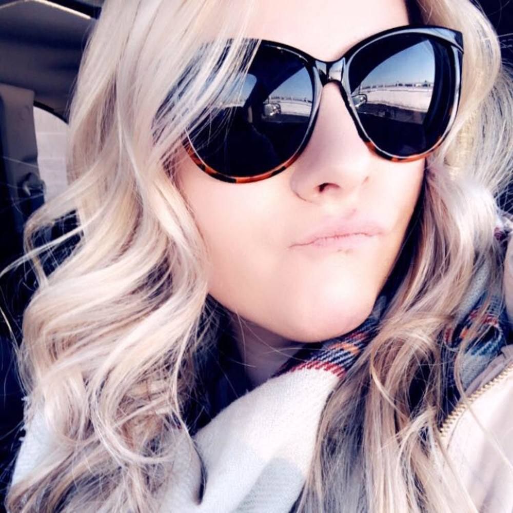 Meet your Posher, Alicia